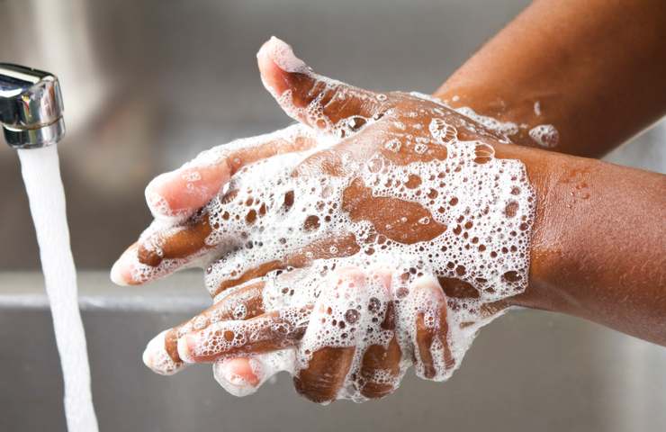 come lavare le mani 