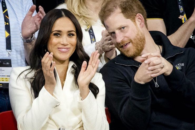 principe harry meghan markle gesto duchessa